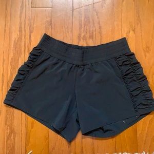 Lululemon size 6 shorts reversible